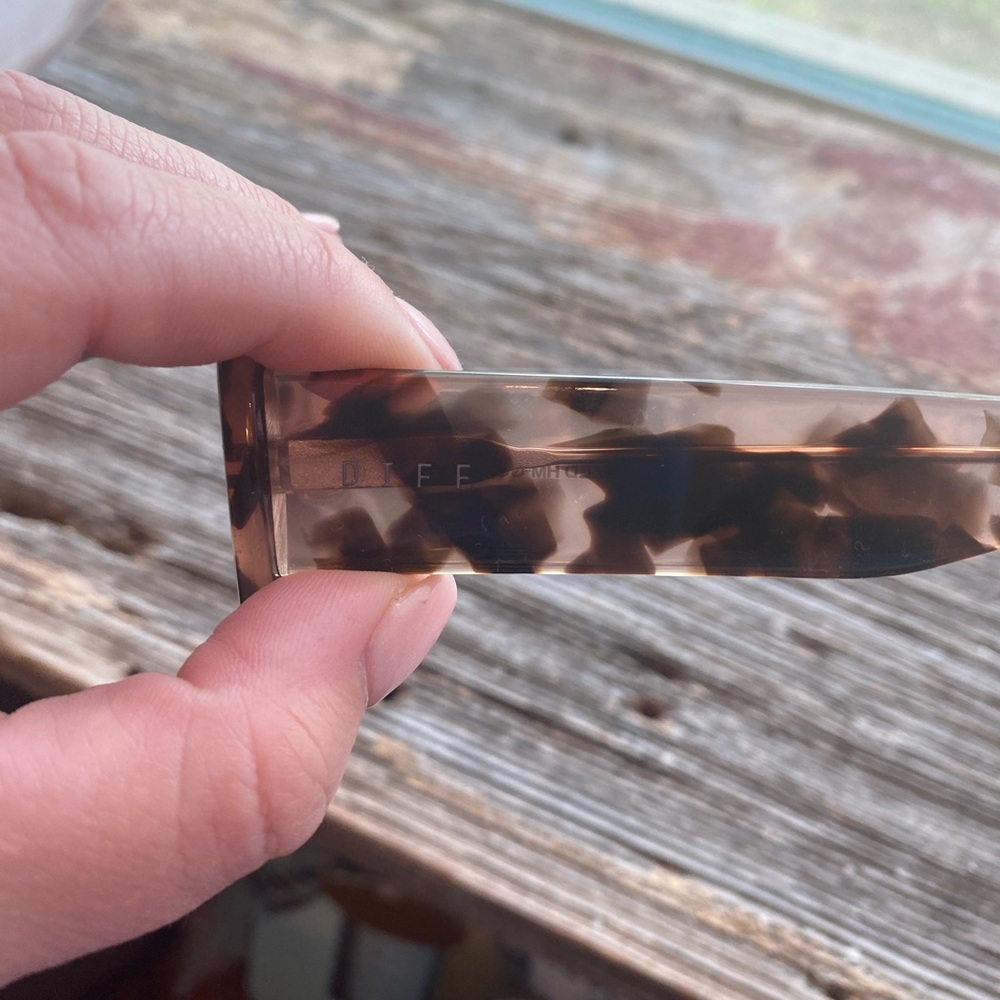 Tortoise shell Diff sunglasses - Picture 4 of 4
